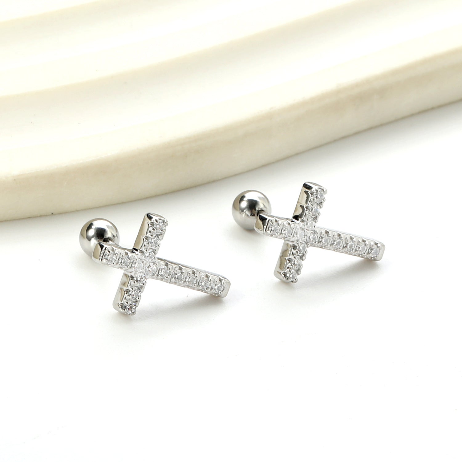 Damen Ohrringe mit Kreuzdesign und funkelnden Zirkonia Shop Nory