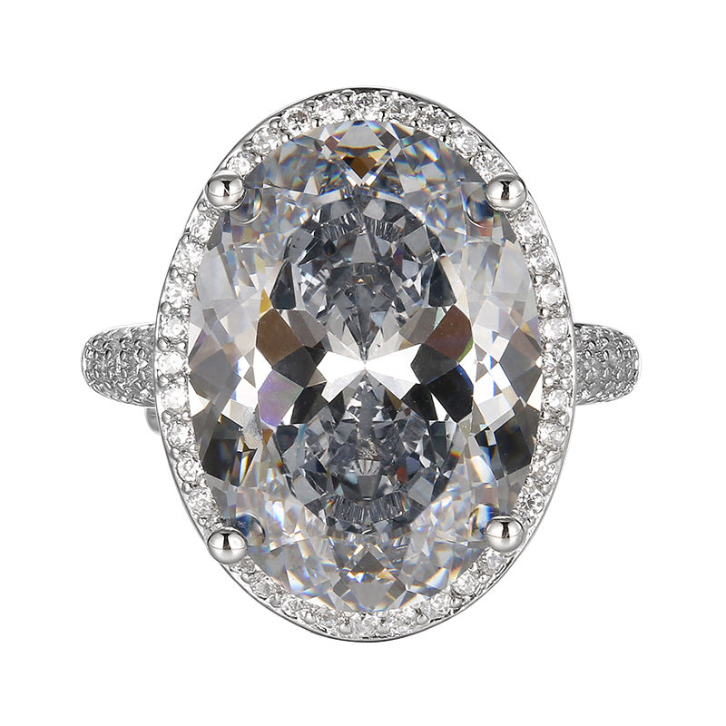 Oval Halo Anhänger Halskette mit großem facettiertem ovalem simulierten Diamanten und Mikropavé-Akzenten