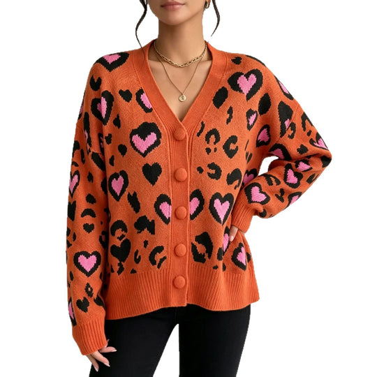 Damen Strickcardigan mit Herz‑Leopard-Jacquard, V‑Ausschnitt und großen Stoffknöpfen Shop Nory