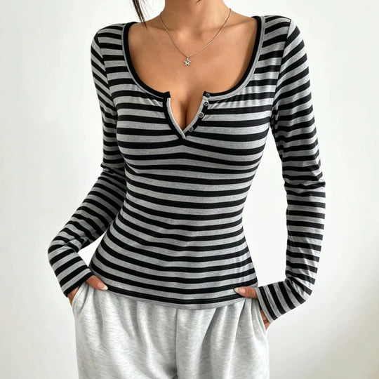 Damen nan tailliertes gestreiftes Langarmshirt mit tiefem Rundhalsausschnitt und dekorativer Knopfleiste Shop Nory
