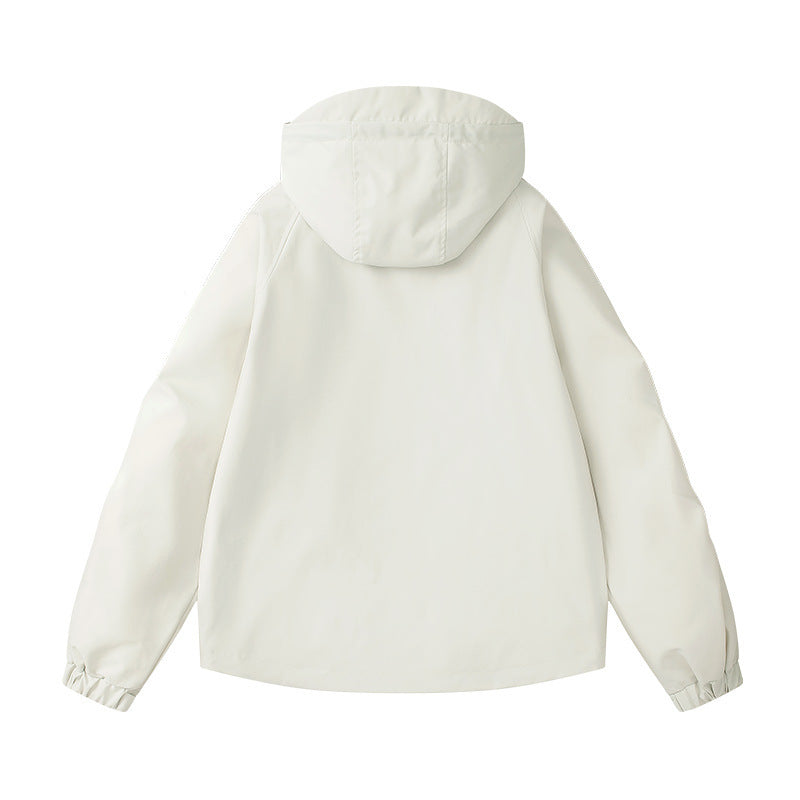 Damen technische Outdoor-Jacke mit atmungsaktiver Membran und verstellbarer Kapuze