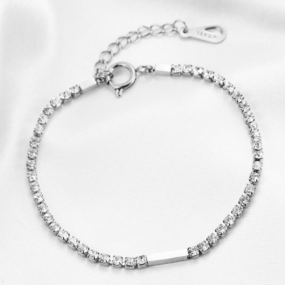 Damen Armband mit funkelnden Zirkonia und stilvollem Verschluss Shop Nory