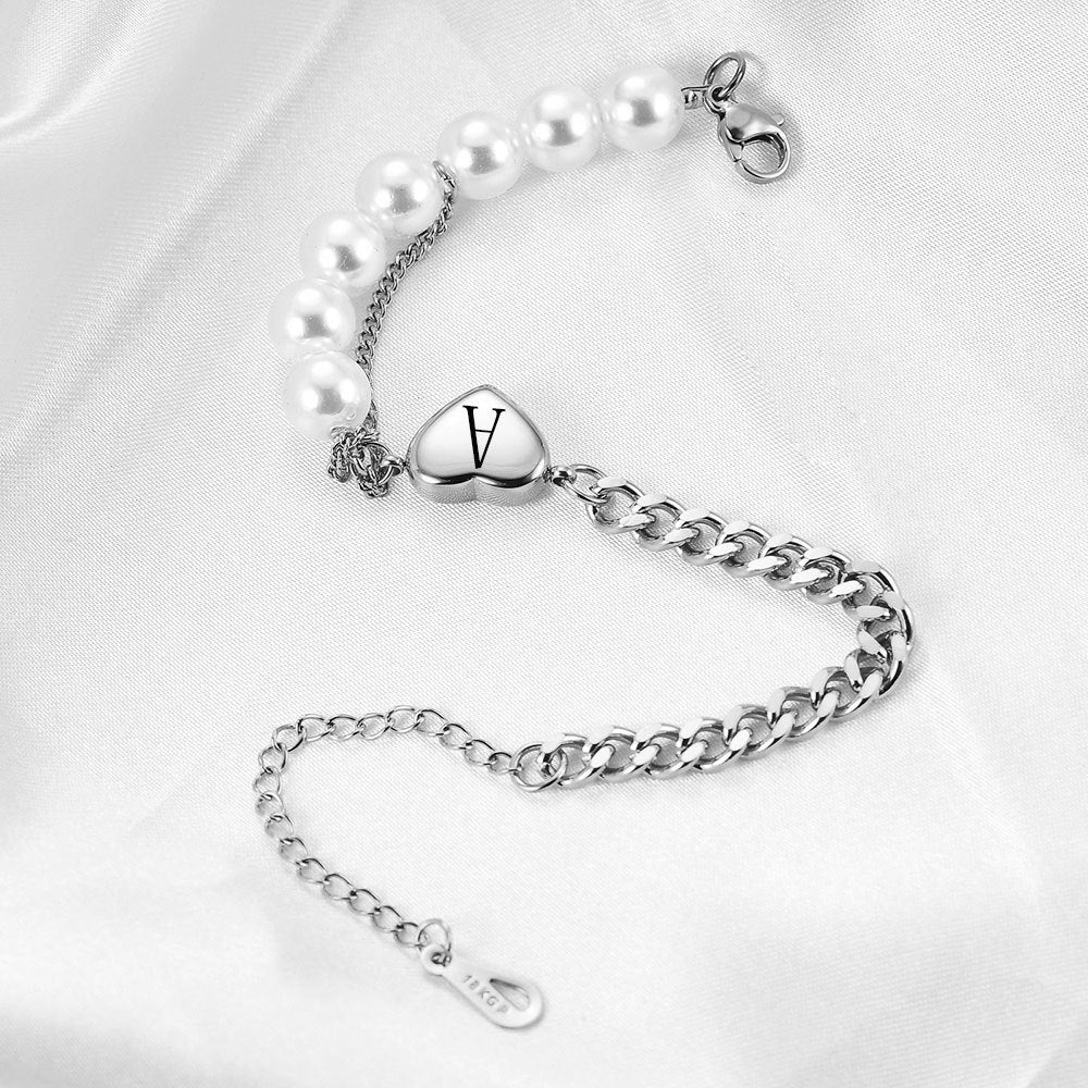 Damen Armband mit gravierbarem Herzanhänger und eleganter Perlenstruktur Shop Nory