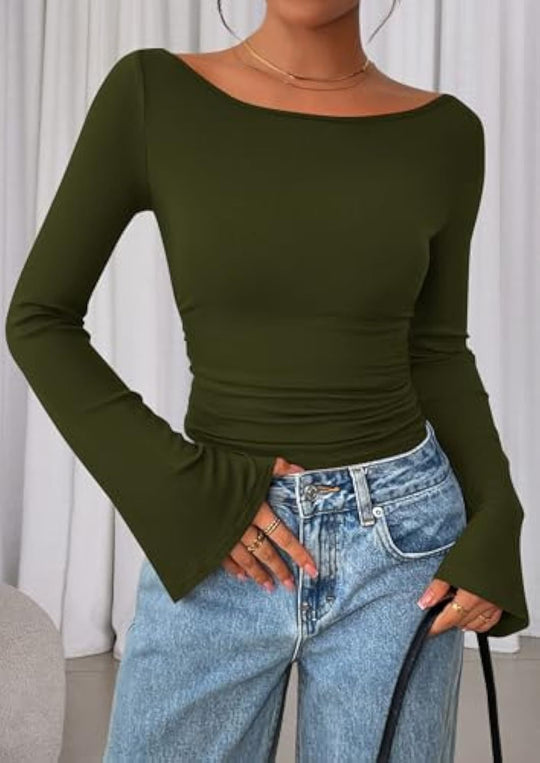 Damen Enganliegendes Langarm-Oberteil mit Carmen-Ausschnitt, Taillenraffung und ausgestellten Ärmeln Shop Nory