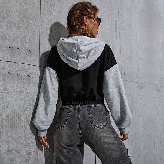 Damen Kurzgeschnittener Kapuzenpullover mit Teddy‑Print, Colorblock‑Ärmeln und elastischem Saum Shop Nory