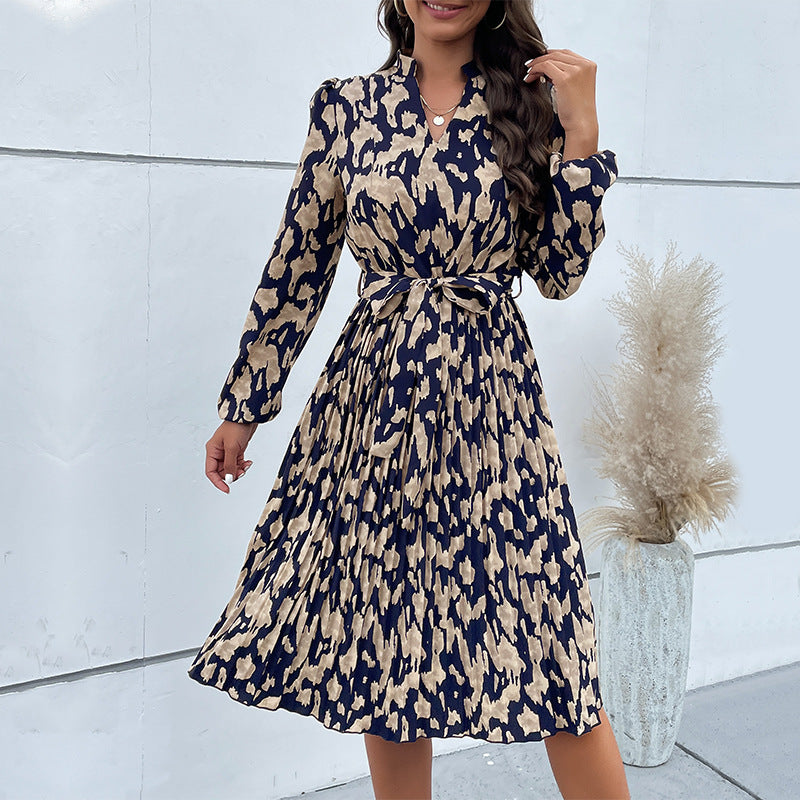 Damen Midikleid mit Plissée-Rock, V-Ausschnitt, Taillengürtel und Animal-Print Shop Nory