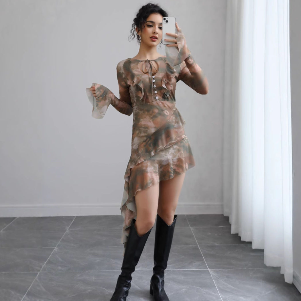 Damen Asymmetrisches Chiffon-Minikleid mit Volants, transparenten Ärmeln und Zierknopfleiste Shop Nory