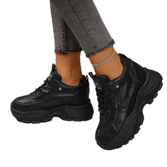 Damen Chunky‑Plateau‑Sneaker mit skulpturierter Profilsohle und gepolstertem Schaft Shop Nory