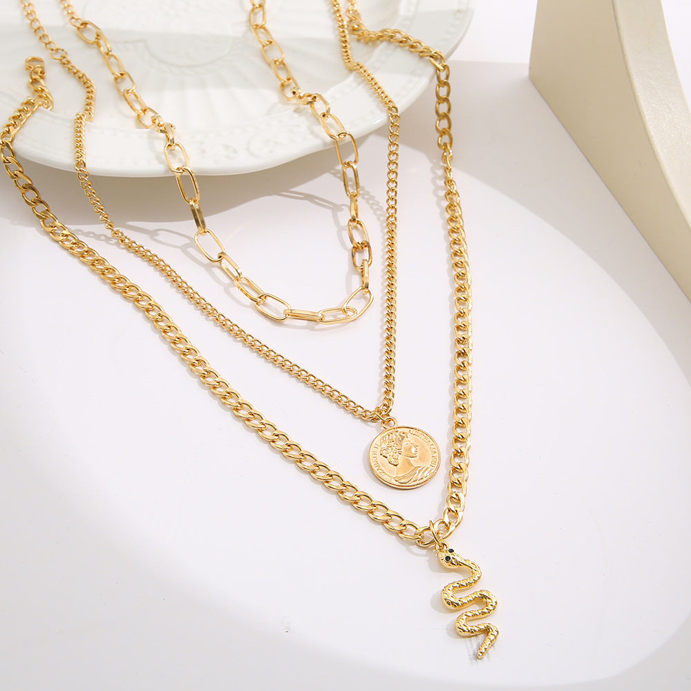 Damen mehrlagige Halskette mit goldenen Anhängern und filigranen Kettendesigns Shop Nory