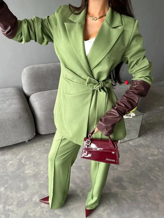 Damen Taillierter Blazer‑Mantel mit Bindegürtel und weiten Anzughosen Shop Nory