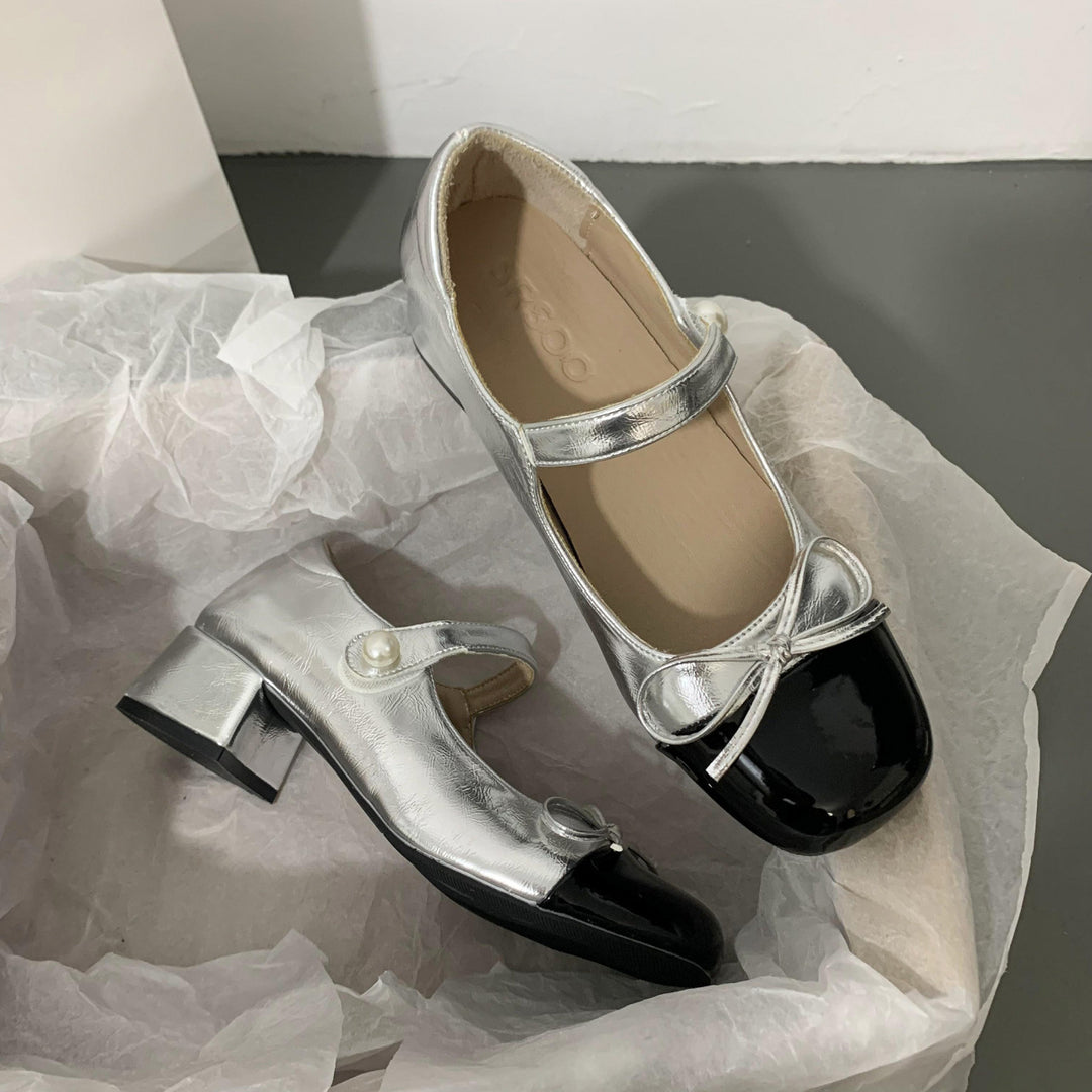 Damen Mary‑Jane Ballerina mit Kontrast‑Lackkappe und Perlenriemen Shop Nory