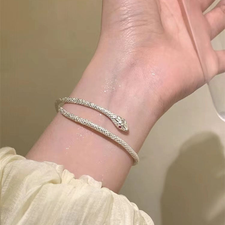 Damen Armreif mit elegantem Schlangendesign und funkelnden Zirkonia Shop Nory