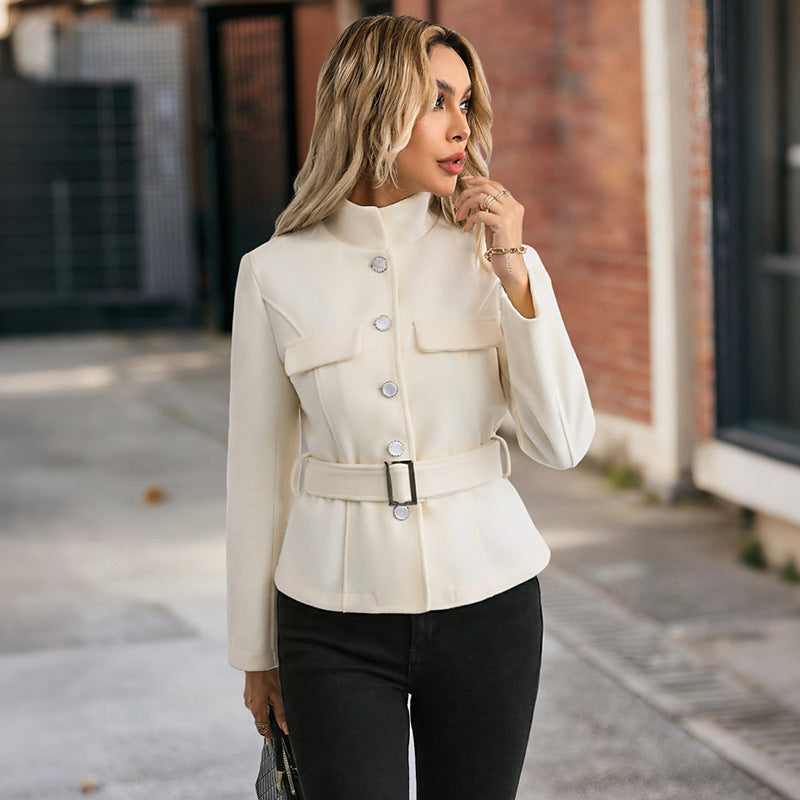 Damen Taillierter Jackenblazer mit Stehkragen, Zierpatten-Brusttaschen und Taillengürtel Shop Nory