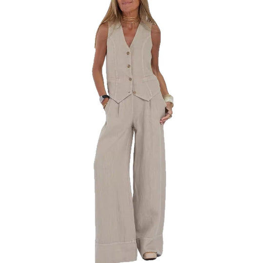 Damen Anzug mit weit geschnittenen Hosen und eleganter Weste
