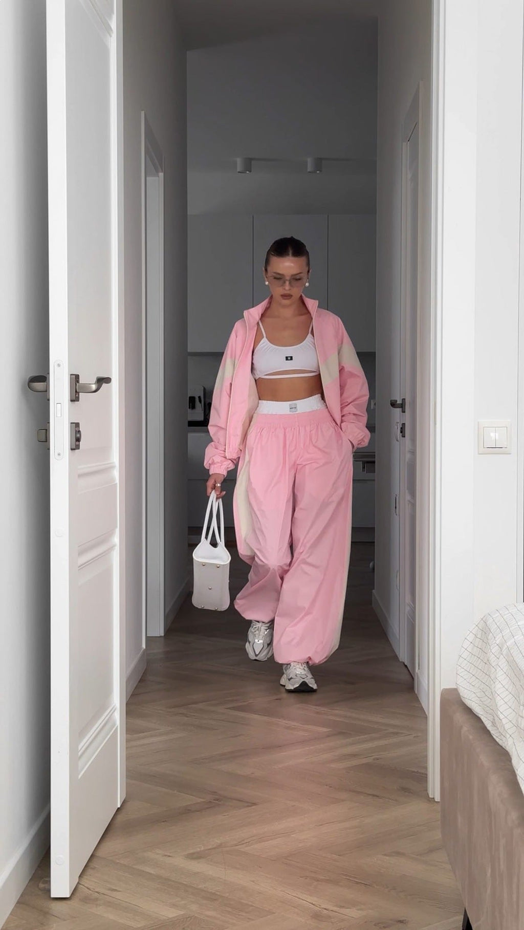 Damen Sportlicher Trainingsanzug im modernen Look Shopnory
