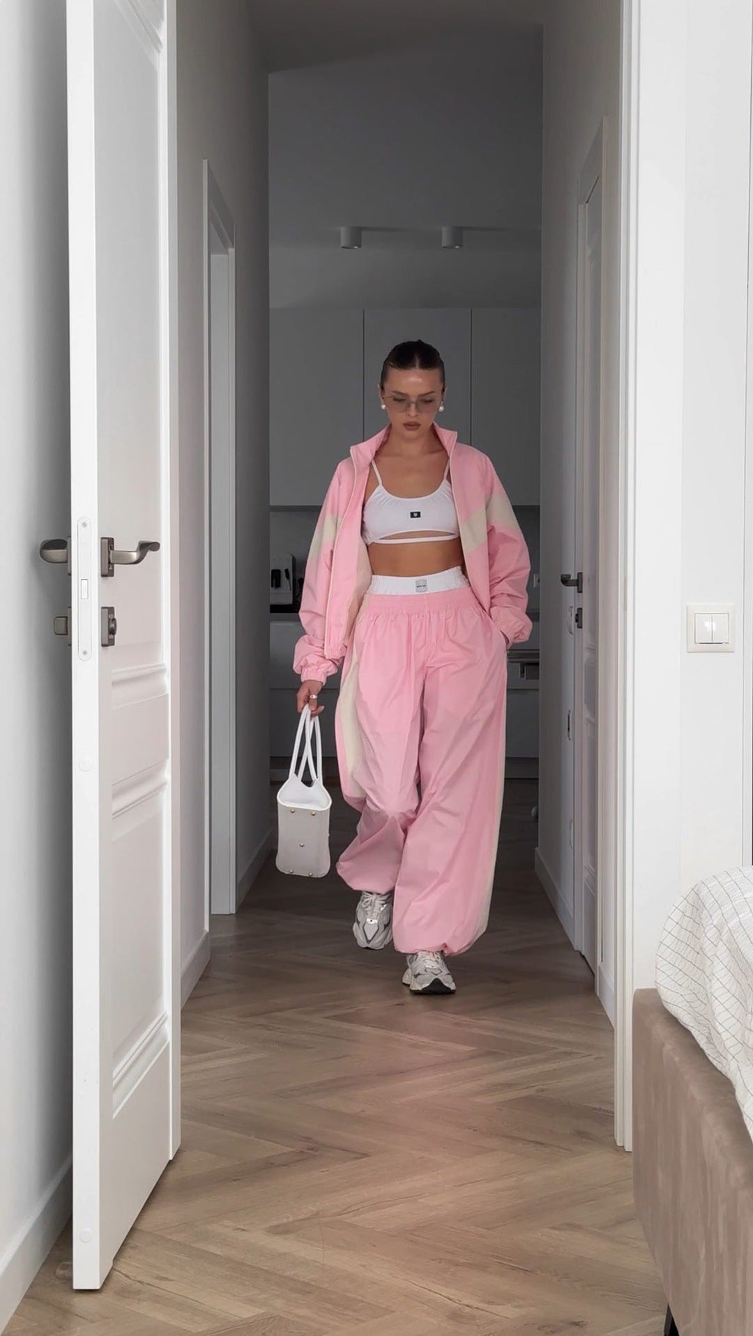 Damen Sportlicher Trainingsanzug im modernen Look Shopnory