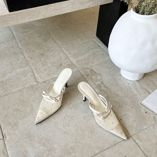 Damen Elegante spitz zulaufende Mesh-Mules mit niedrigem Kitten-Absatz und Schleifenriemen Shop Nory
