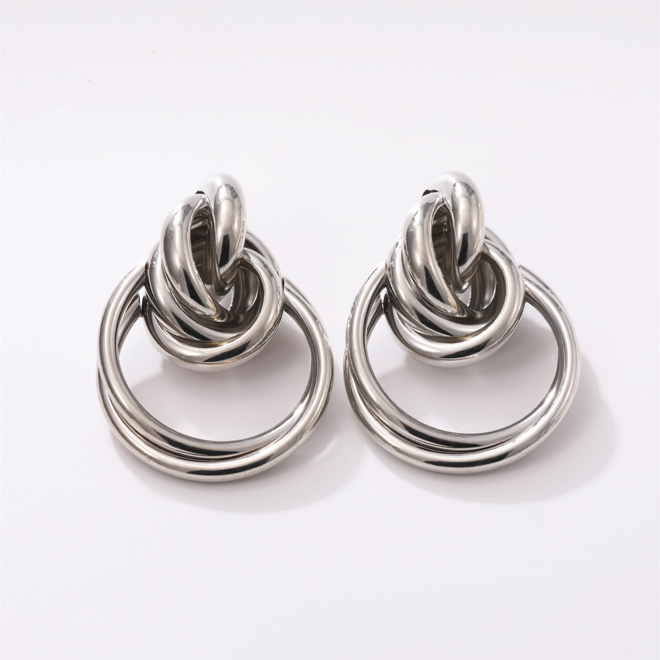 Damen Hängende Ohrringe mit elegantem, geschwungenem Ringdesign Shop Nory