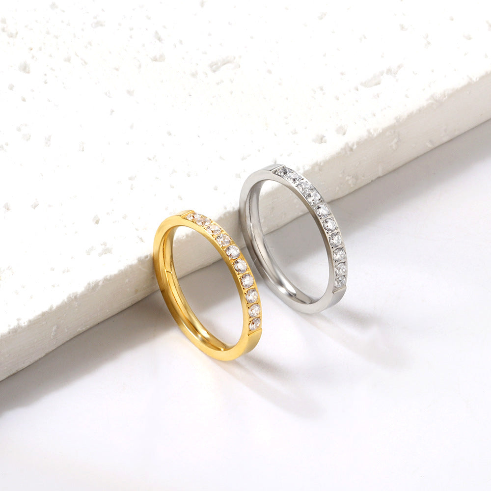 Damen Ring mit funkelnden Zirkonia und goldfarbener Beschichtung Shop Nory