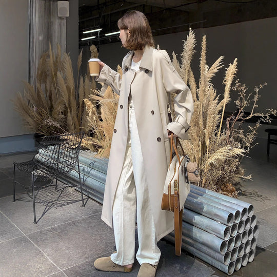 Damen Lang geschnittener minimalistischer Trenchcoat mit weichem Fall, überschnittenen Schultern und verstellbaren Ärmelriemen Shop Nory