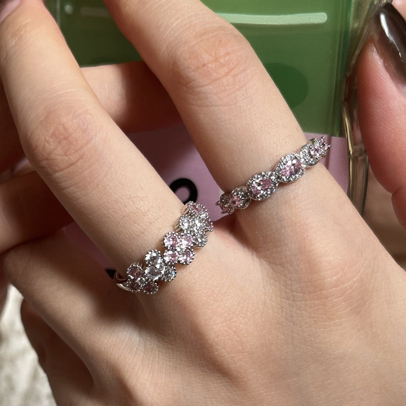 Damenring mit elegantem geflochtenem Design und schimmernden Akzenten Shop Nory