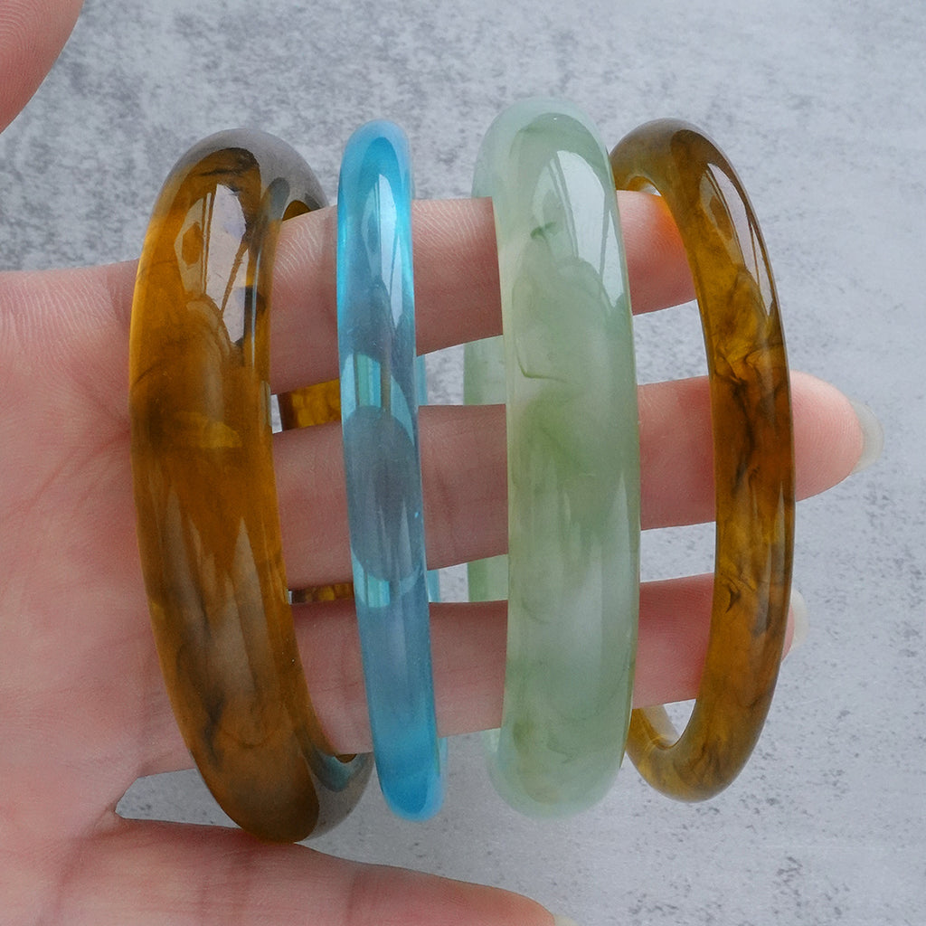 Damenarmreif mit geschwungenem Design und glänzender Oberfläche Shop Nory