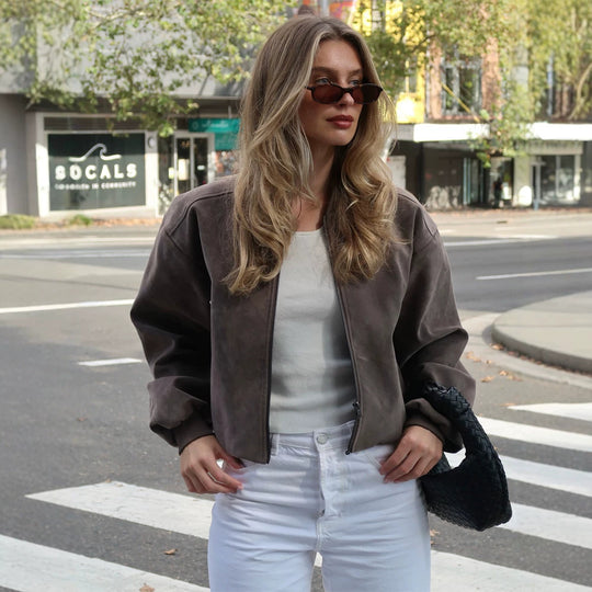 Damen Kurze Boxy-Suede-Bomberjacke mit Stehkragen und gerippten Bündchen Shop Nory