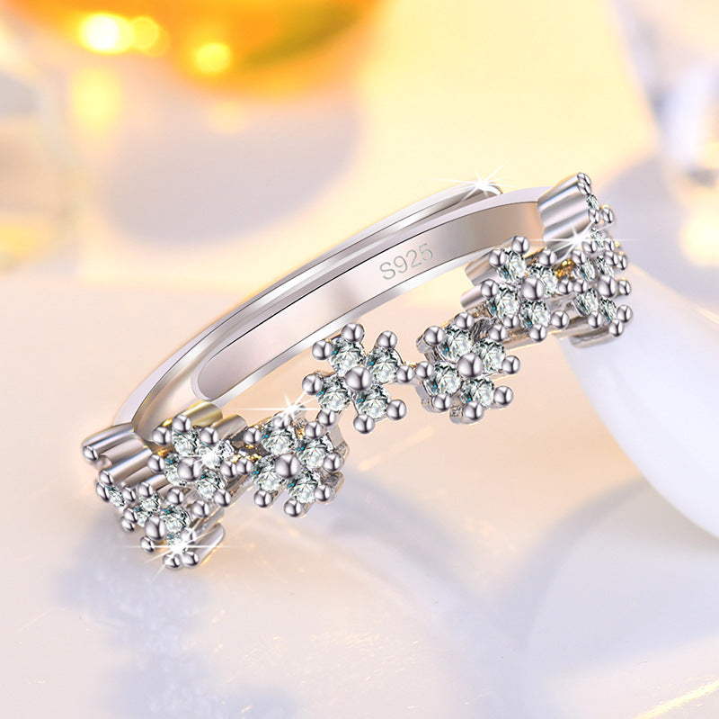 Damen Zarter Ring aus hochwertigem 925er Silber mit funkelnden Zirkonia-Elementen Shop Nory