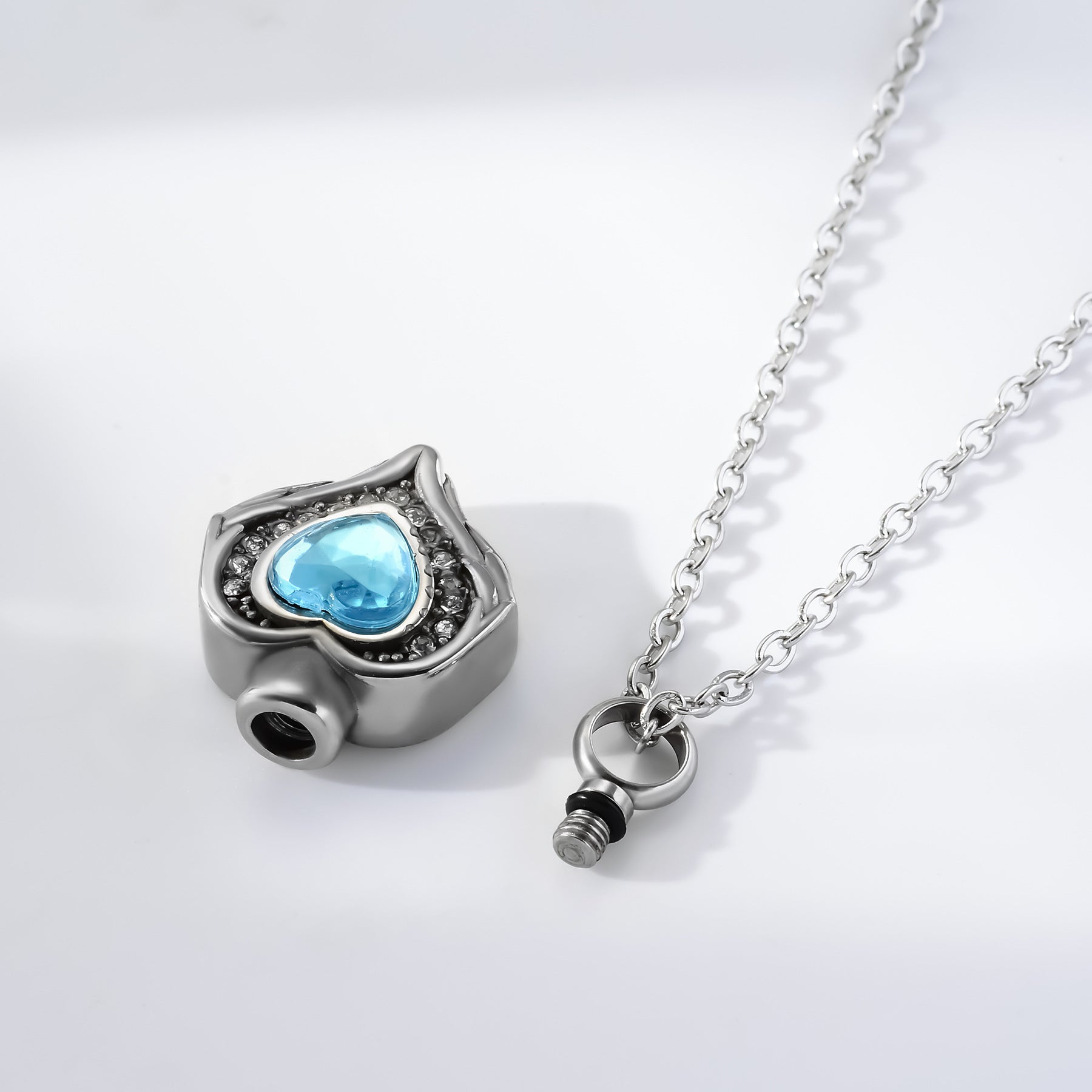 Damen Halskette mit herzförmigem Anhänger und funkelnden Kristallen Shop Nory