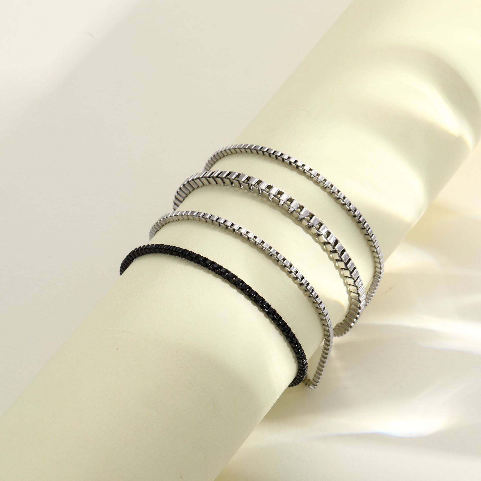 Herren-Armband-Set mit eleganten und strukturierten Designs Shop Nory