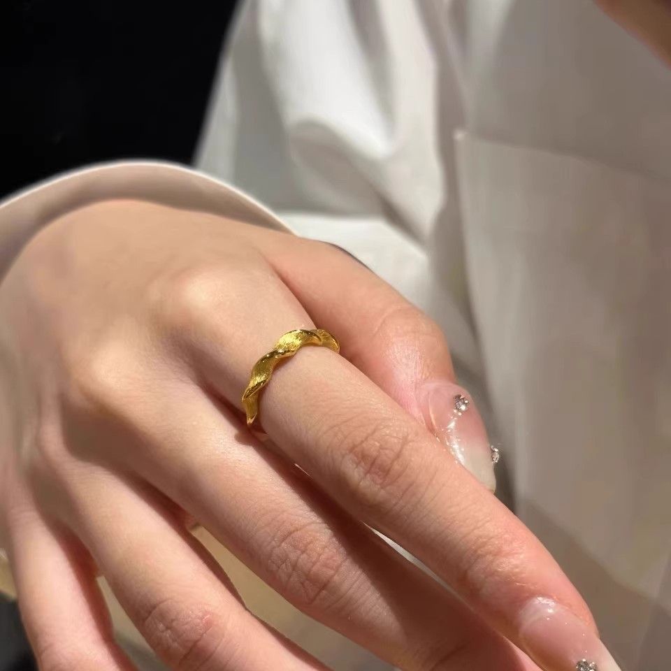 Damen Eleganter Ring mit geschwungenem Design und texturiertem Finish Shop Nory