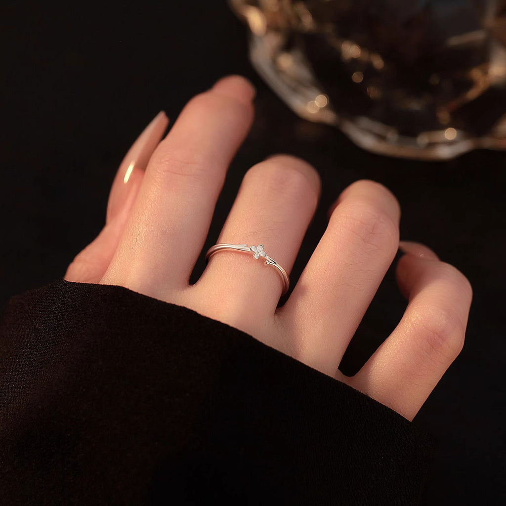 Damen Zierlicher Ring mit floralem Design und Feinglanz Shop Nory