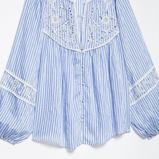 Damen Gestreifte Bluse mit Häkelspitze, Ballonärmeln und Knopfleiste Shop Nory