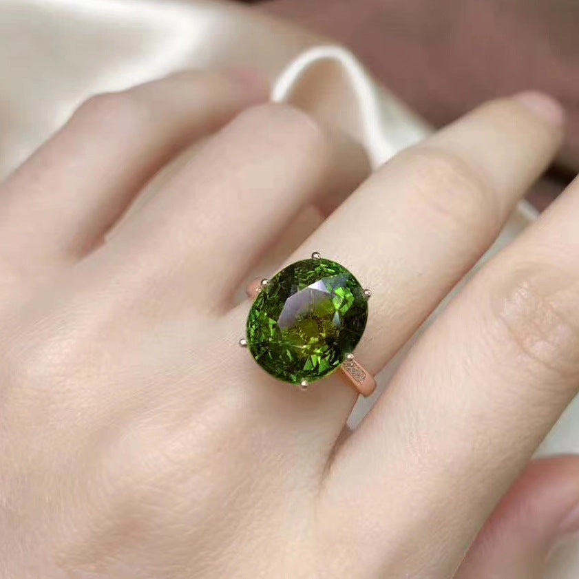 Damen Eleganter Ring mit ovalem Edelstein und funkelnden Zirkonia Shop Nory