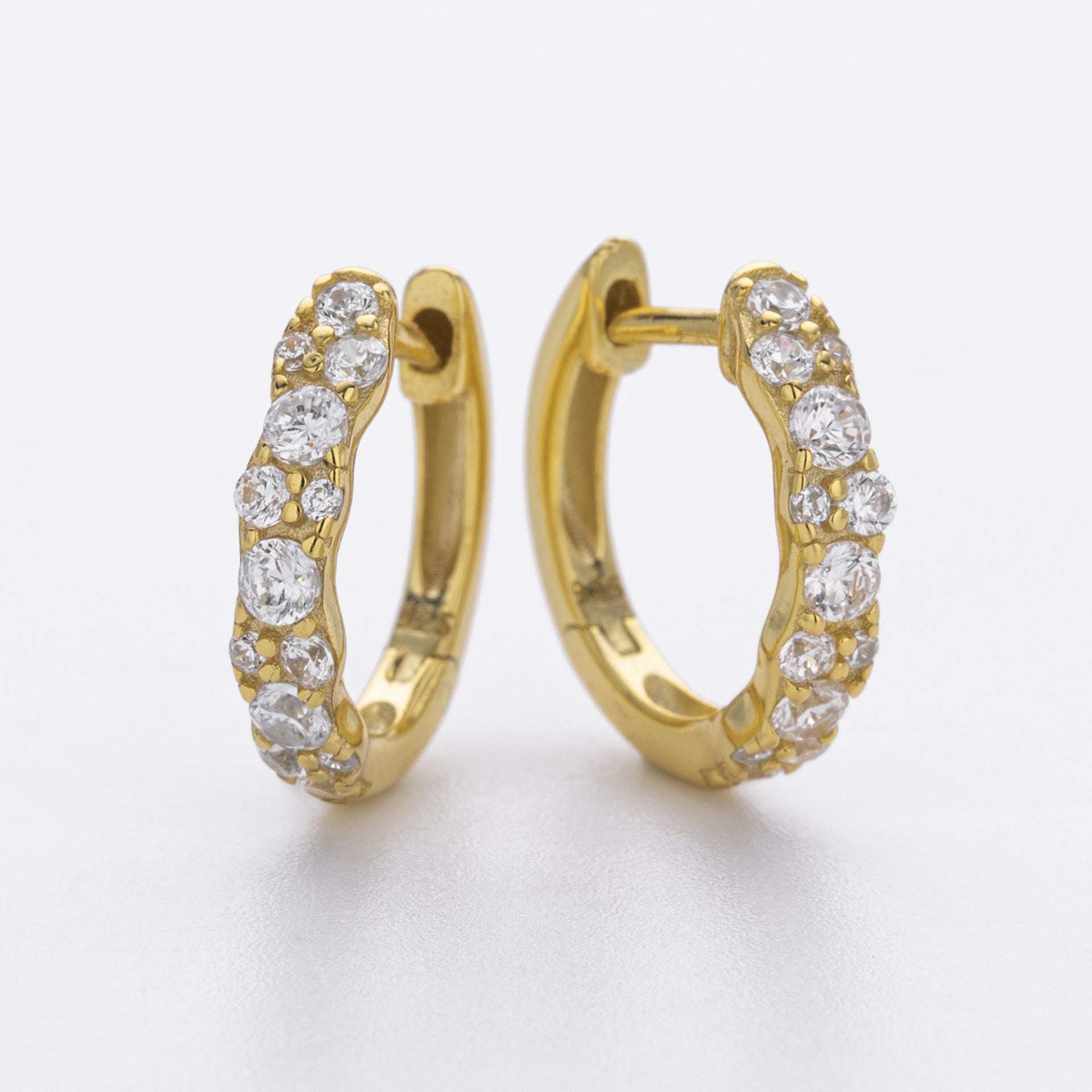 Damen Creolen mit funkelnden Zirkonia aus hochwertigem 925 Sterling Silber Shop Nory