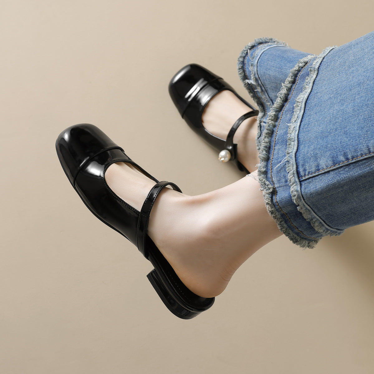 Damen elegante Mules mit modischem Riemen und ansprechendem Farbkontrast