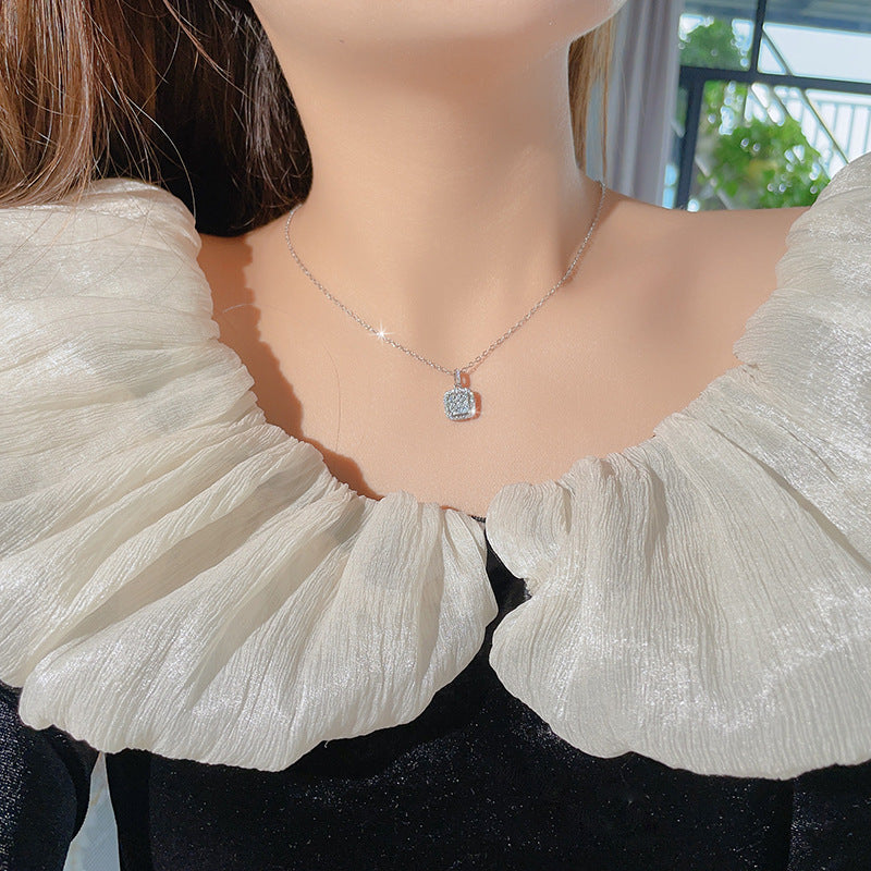 Damen Halskette mit quadratischem Zirkonia-Anhänger und feiner Gliederkette Shop Nory