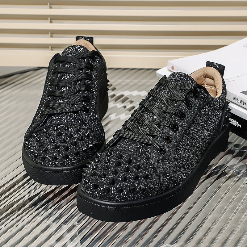 Damen glitzernder Low-Top Sneaker mit spitzem Nietenbesatz und gepolstertem Lederfutter Shop Nory