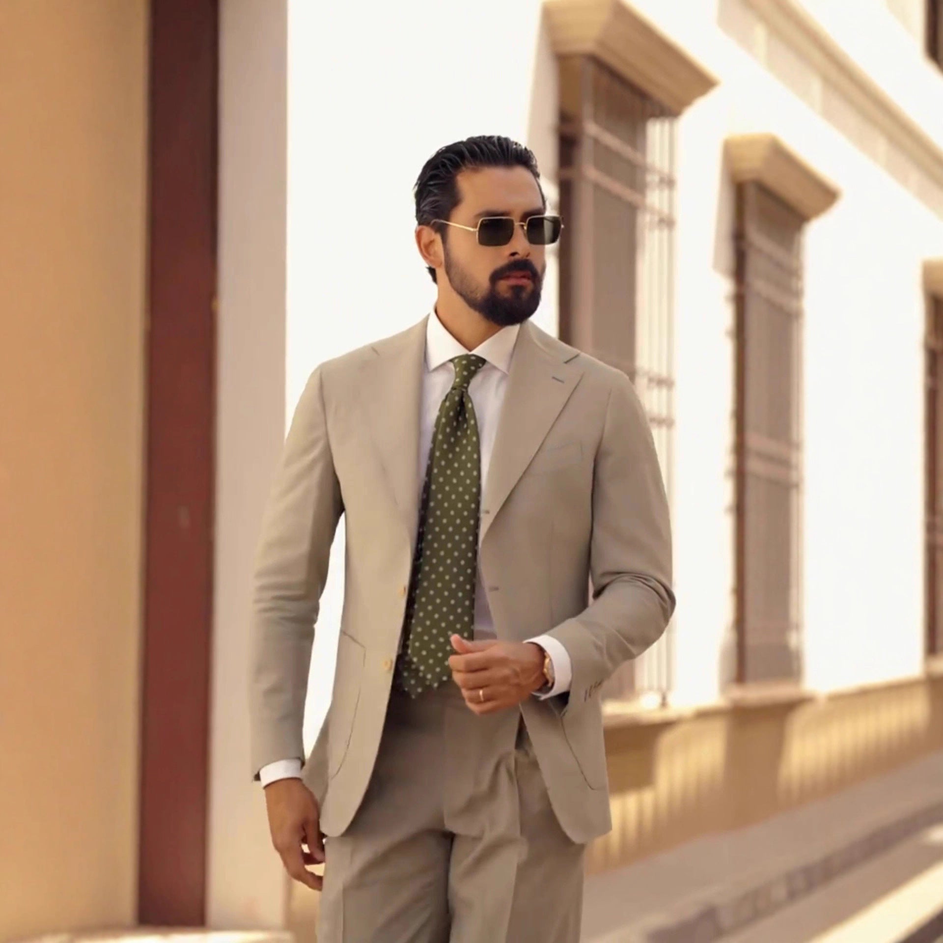 Herren eleganter Anzug im modernen Schnitt mit stilvollen Details Shopnory