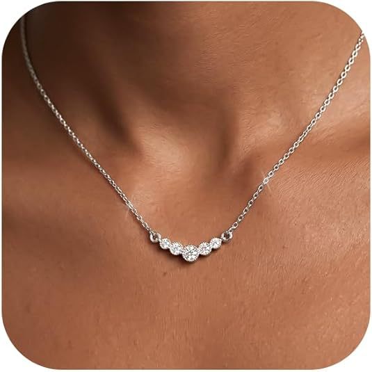 Damen Halskette mit funkelndem Blumenanhänger und hochwertigem Kettendesign Shop Nory