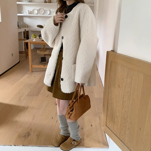 Damen Oversized Teddy‑Mantel mit Rundhals, großer Knopfleiste und aufgesetzten Taschen Shop Nory
