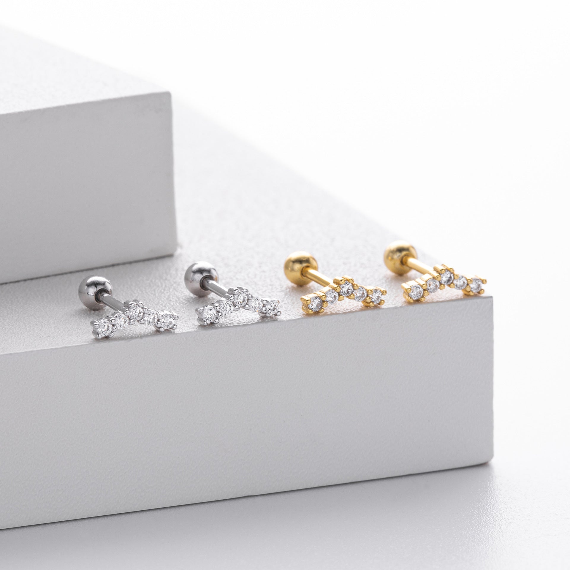 Damen Ohrstecker mit funkelnden Zirkon-Akzenten aus 925 Sterlingsilber Shop Nory