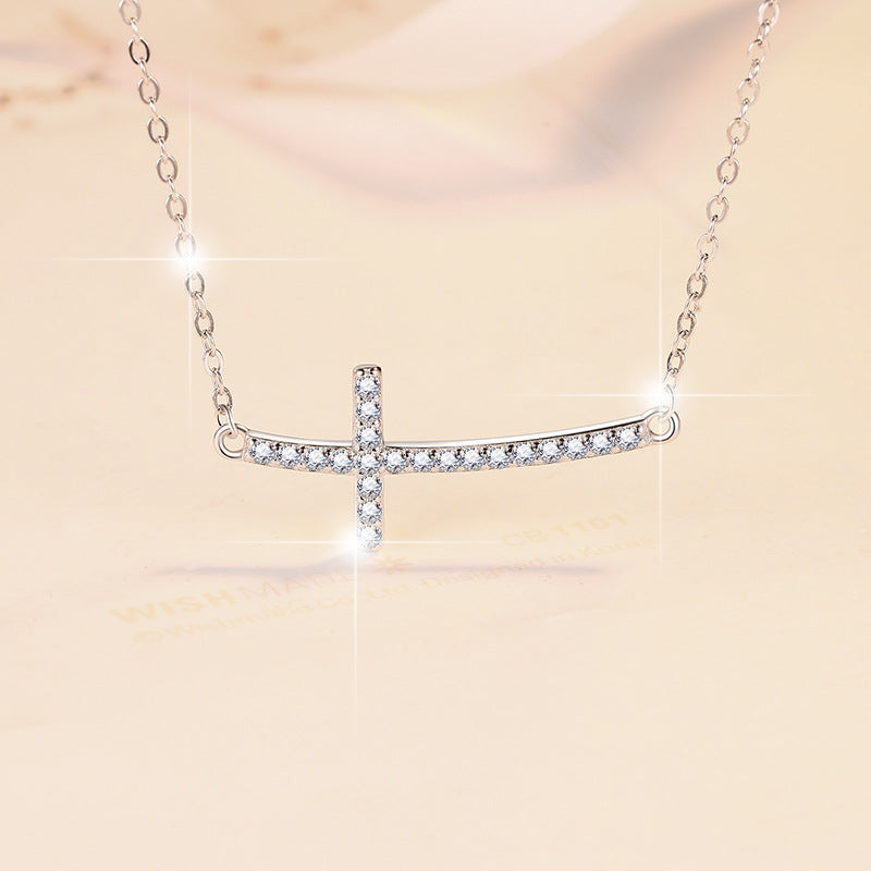 Damen Halskette mit funkelndem Kreuz-Anhänger und feiner Gliederkette Shop Nory