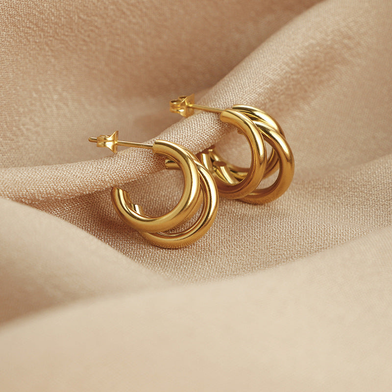 Damen zeitgenössische Triple Hoop Ohrringe Shop Nory