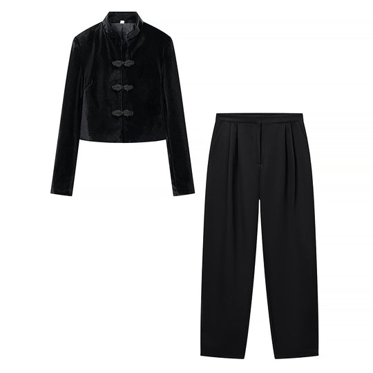 Damen Zweiteiliges Ensemble aus Kurzjacke mit Stehkragen und Froschverschlüssen und hochtaillierter Plissee-Hose Shop Nory