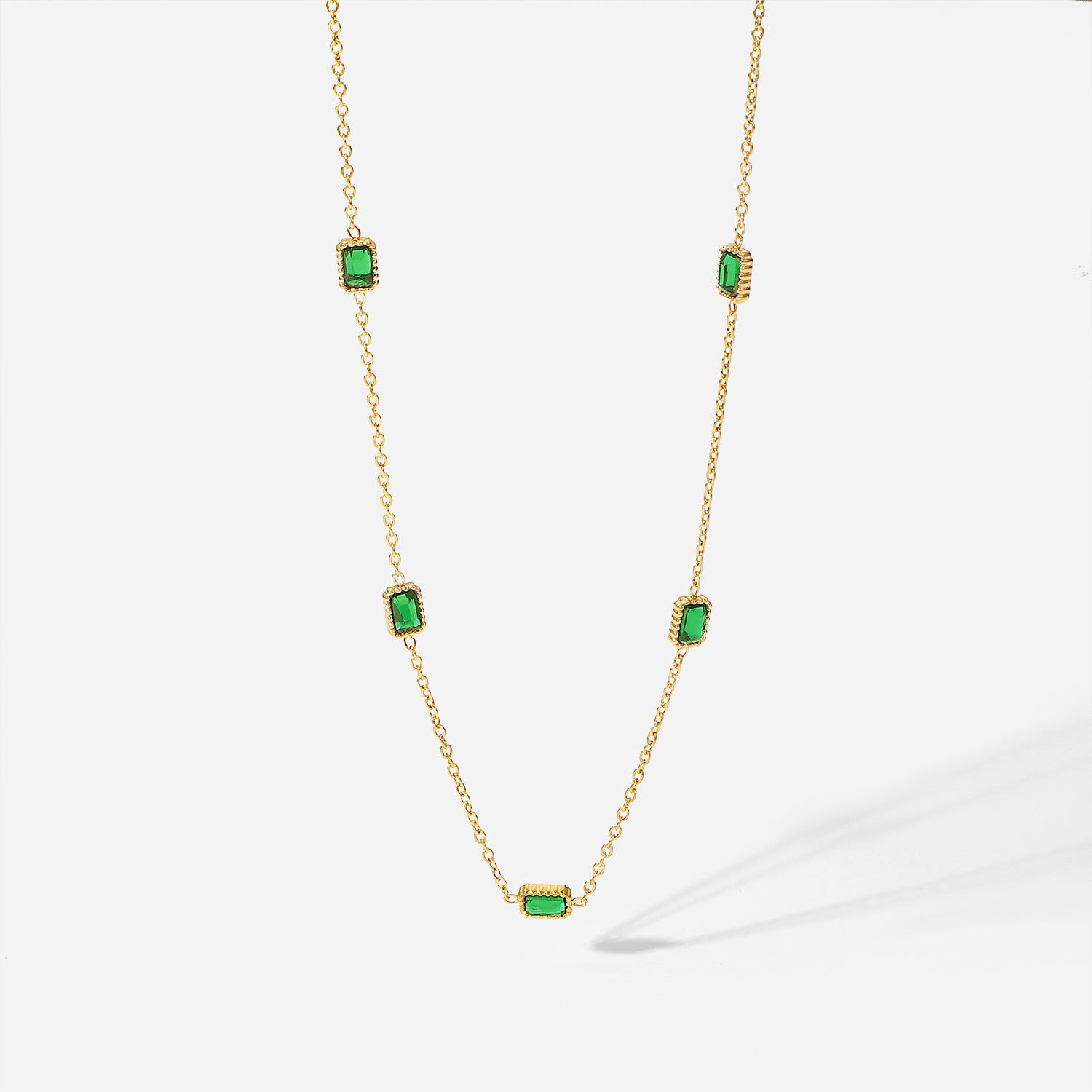 Damen Halskette mit elegantem grünem Steindesign und zarter Goldbeschichtung Shop Nory