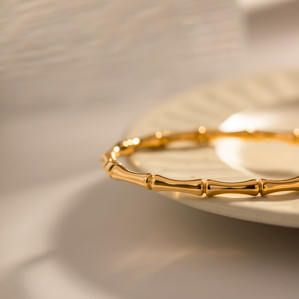 Damen Armreif im eleganten Bambusdesign aus hypoallergenem Edelstahl Shop Nory