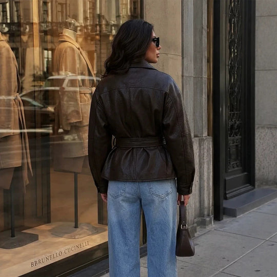 Damen Taillierte Lederimitat-Bikerjacke mit Bindegürtel und überschnittener Schulter Shop Nory