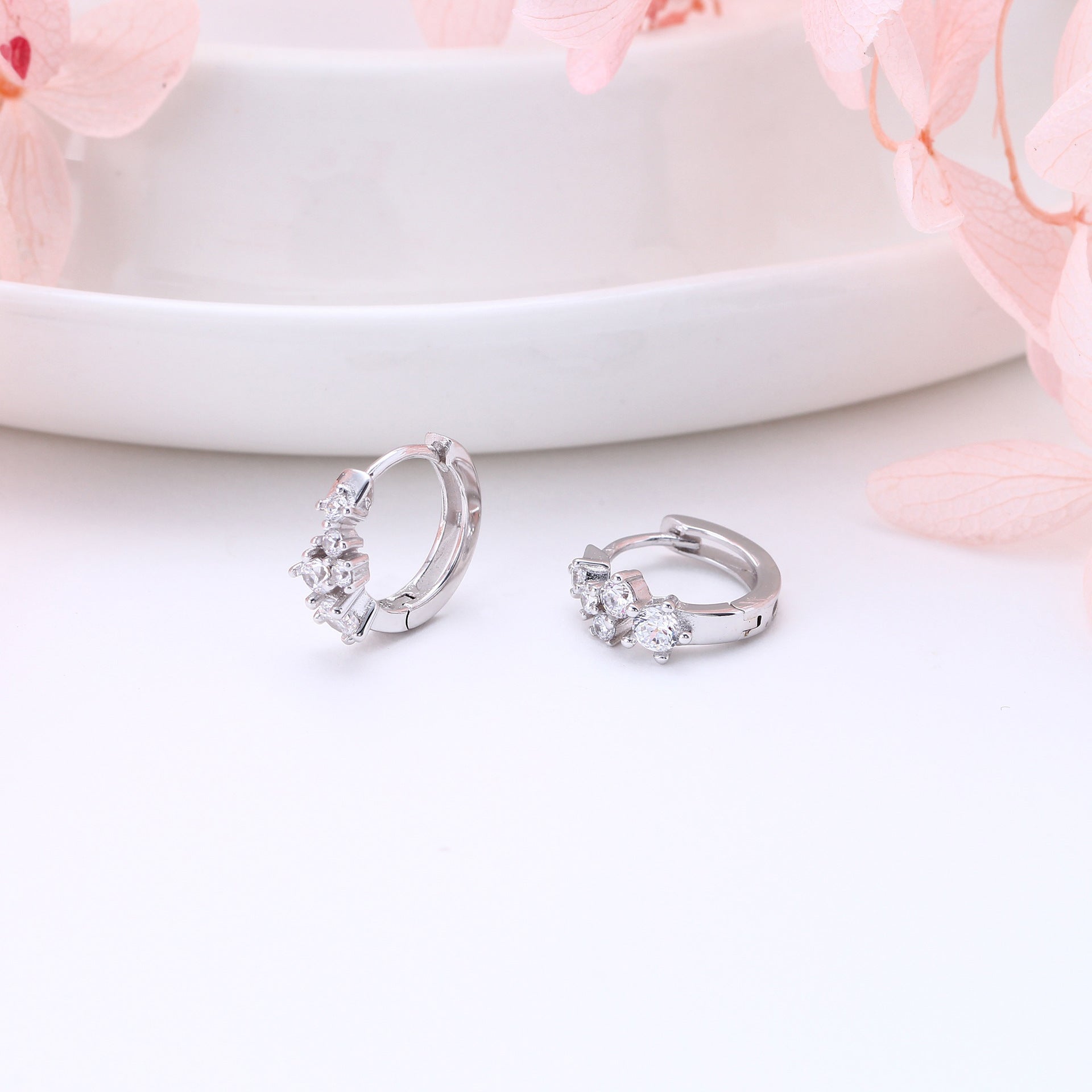 Damen Ohrhänger mit funkelnden Zirkon-Details und elegantem Design Shop Nory