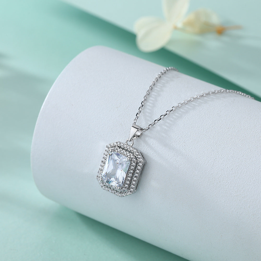Damen Anhänger-Halskette mit funkelndem Aquamarin im edlen Zirkonia-Rahmen Shop Nory